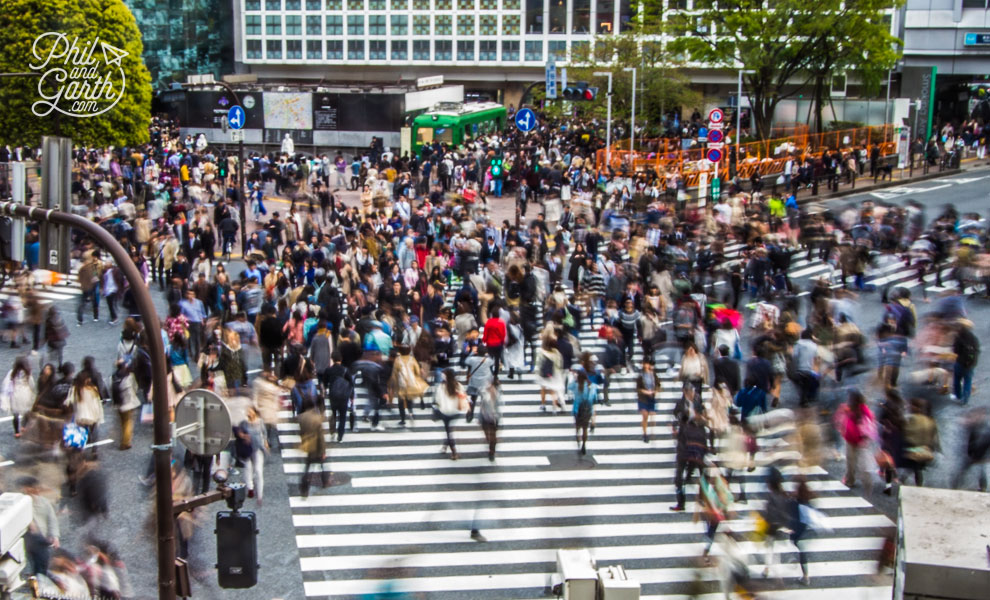 Tokyo_Shibuya_Pedestrian_Scramble_Crossing_travel_review_and_video