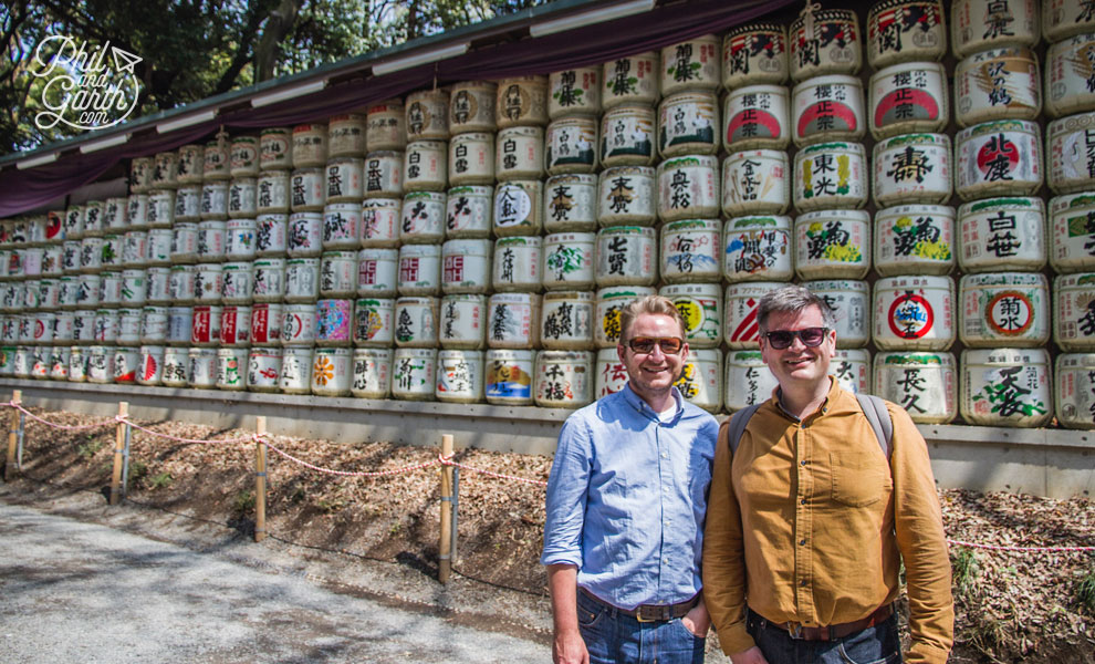 Tokyo_sake_barrels_travel_review_and_video