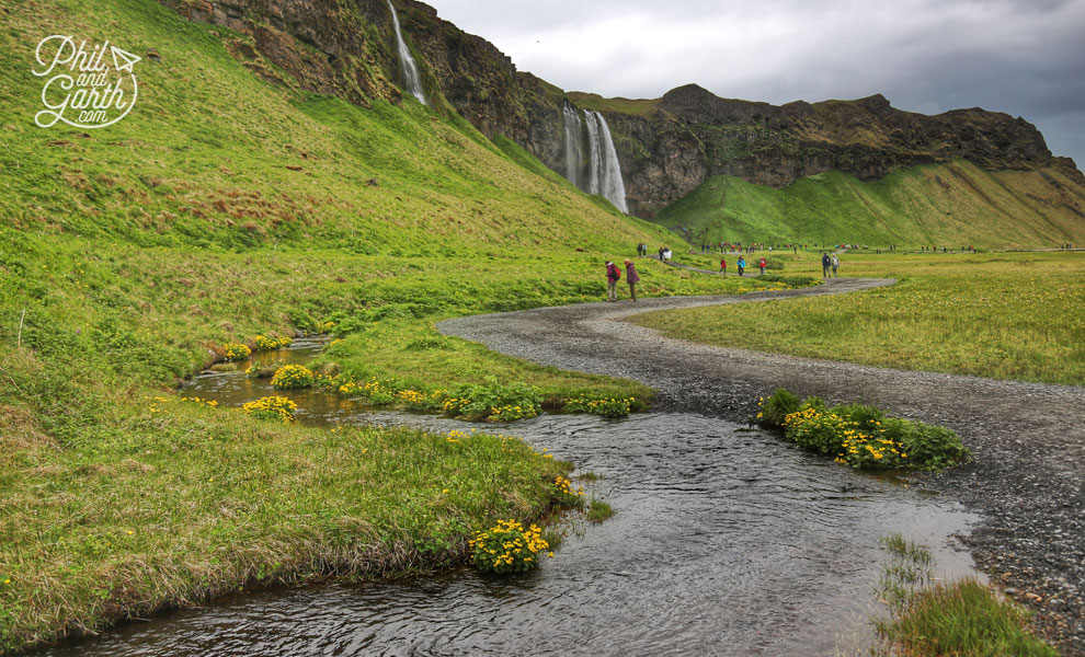 Iceland_Seljalandsfoss_waterfall_path_travel_review