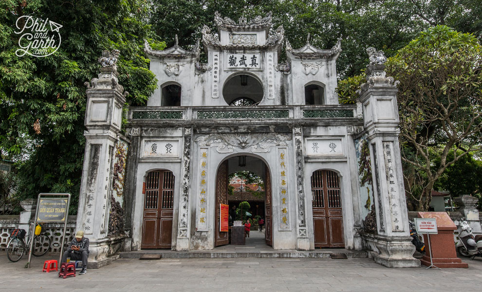 The impressive entrance of Quan Thanh Temple