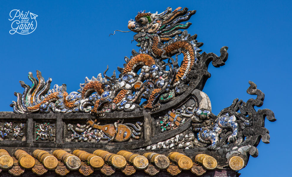 Ornate decoration with tiles