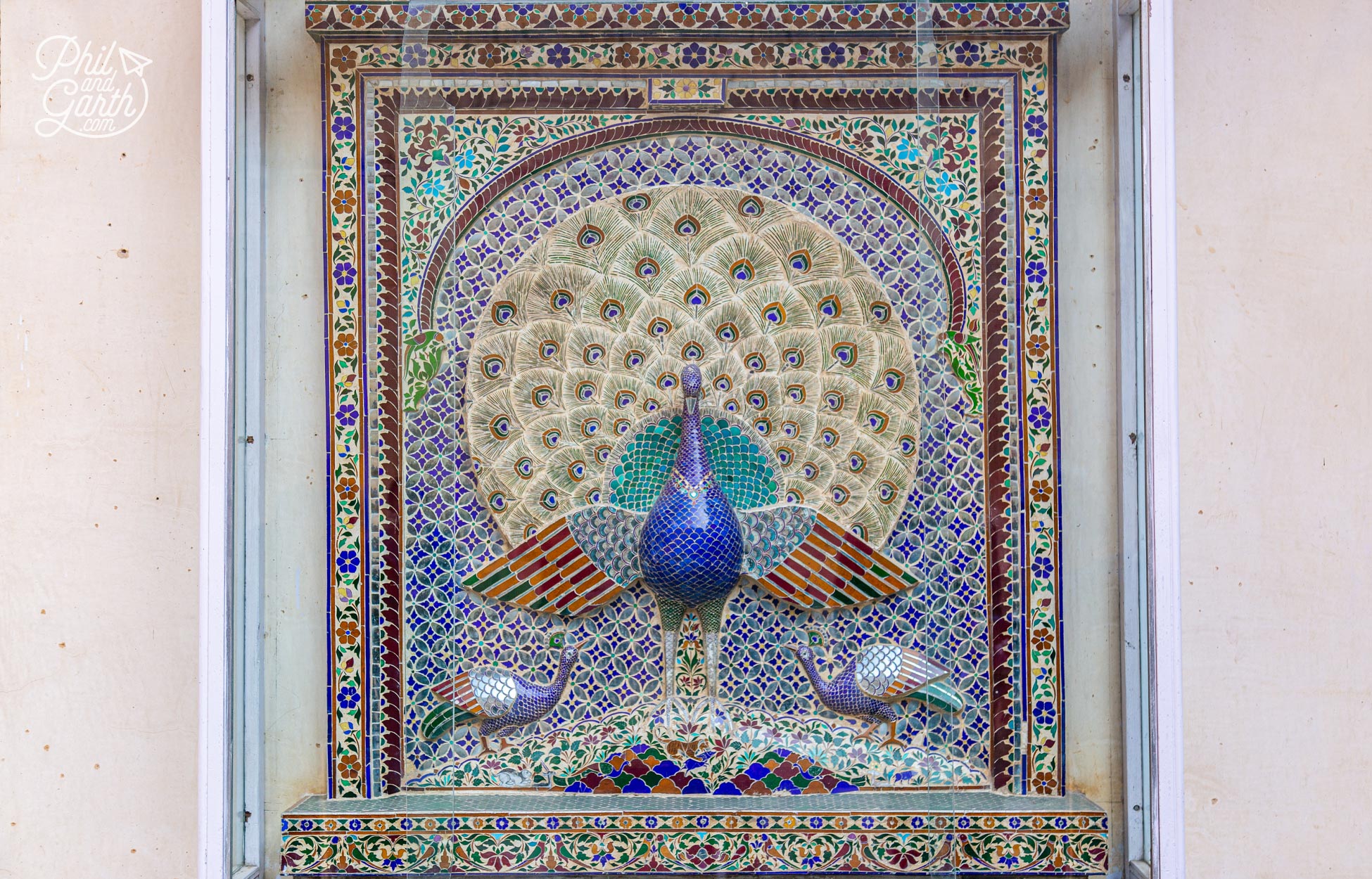 The highlight of Mor Chowk are 3 mosaic peacocks which represent summer, winter and the monsoon seasons