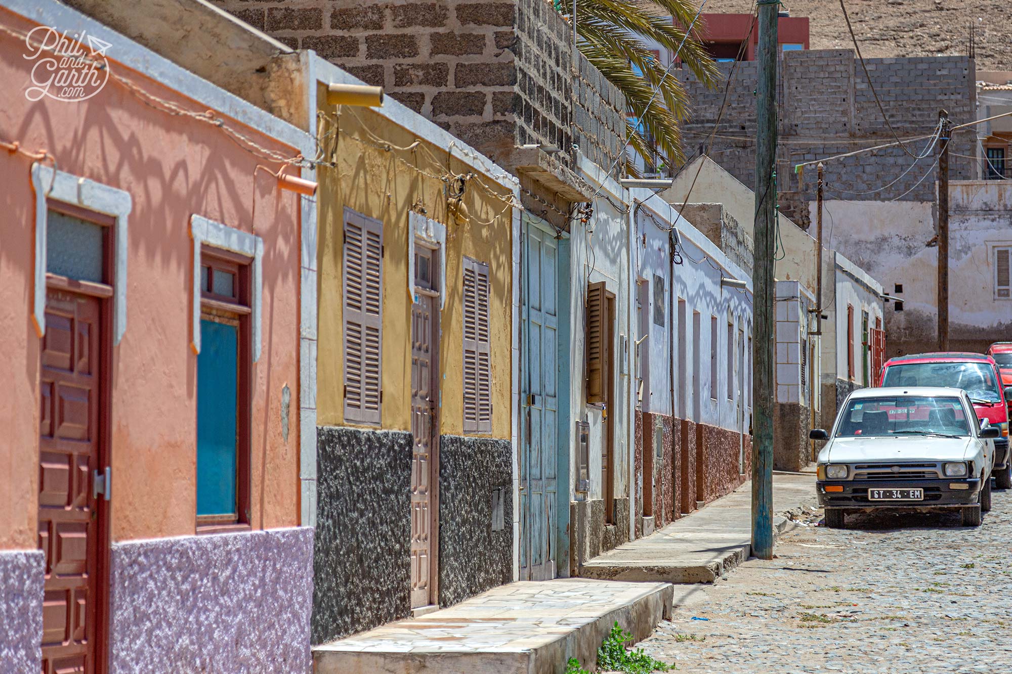 A colourful street in Espargos