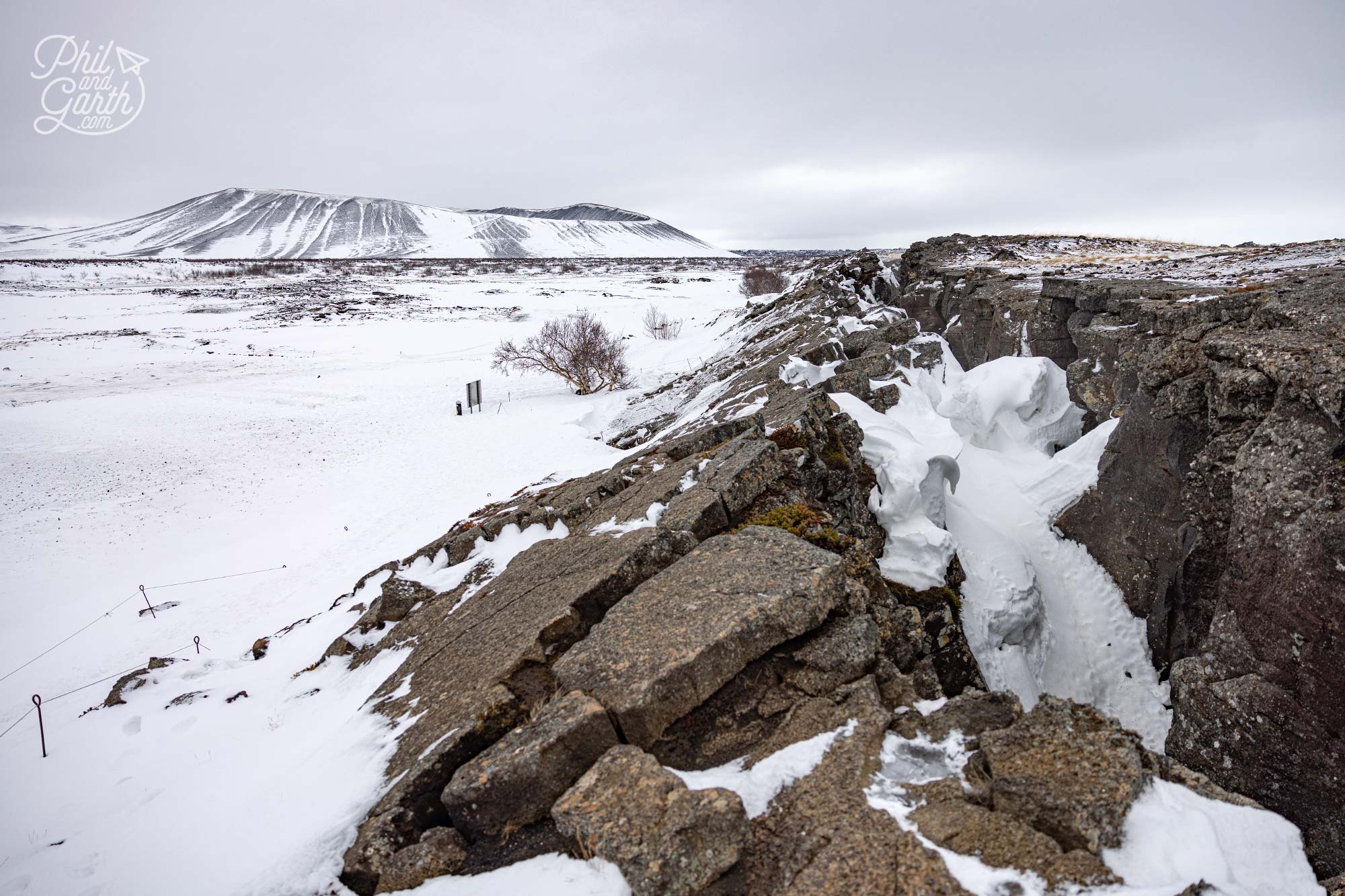 Grjótagjá lies on a volcanic rift of the Mid-Atlantic Ridge, where two tectonic plates meet