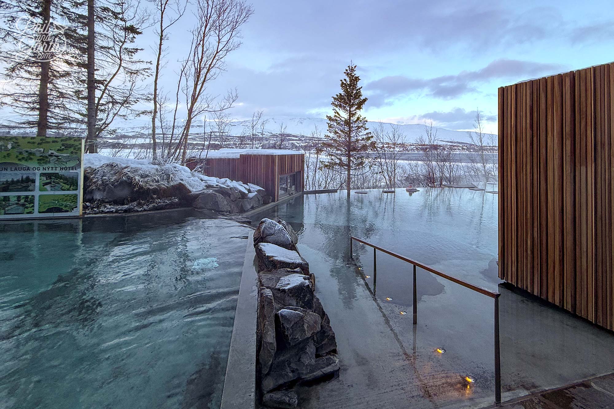 There's another pool with hotter water temperatures above 40ºC